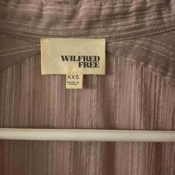 Aritzia Wilfred Free boyfriend button up. - Picture 5 of 7